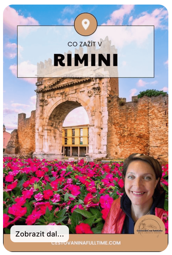 Historická brána Arco di Augusto v Rimini – jeden z nejstarších římských oblouků v Itálii. Rimini není jen o plážích, ale i o fascinující historii a památkách, které stojí za objevení při každé návštěvě italského pobřeží.