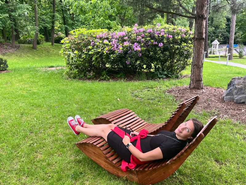 Relax v zámeckém parku u wellness centra Zámečku Petrovice – ideální místo pro odpočinek uprostřed přírody a klidu historického areálu.