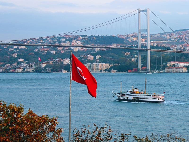 Plavba po Bosporu v Istanbulu – nezapomenutelný zážitek, který spojuje Evropu a Asii a patří mezi to nejlepší, co vidět v Istanbulu.