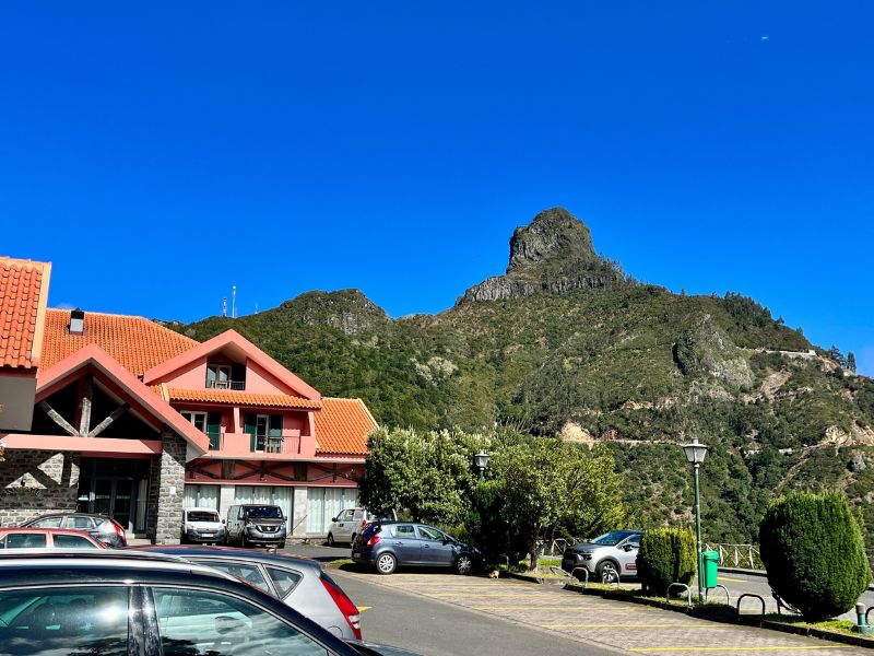 Madeira cestování – horský hotel Encumeada s výhledem do krajiny