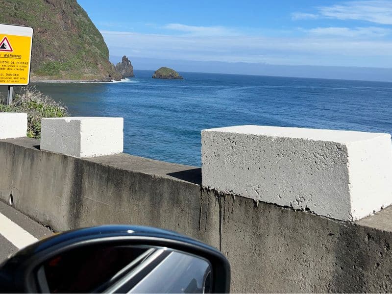 Madeira cestování – příjezd do Porto Moniz s výhledem na otevřené moře