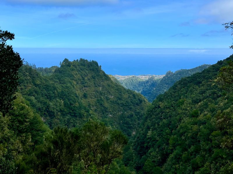 Madeira cestování – výhled z levády po průchodu tunelem