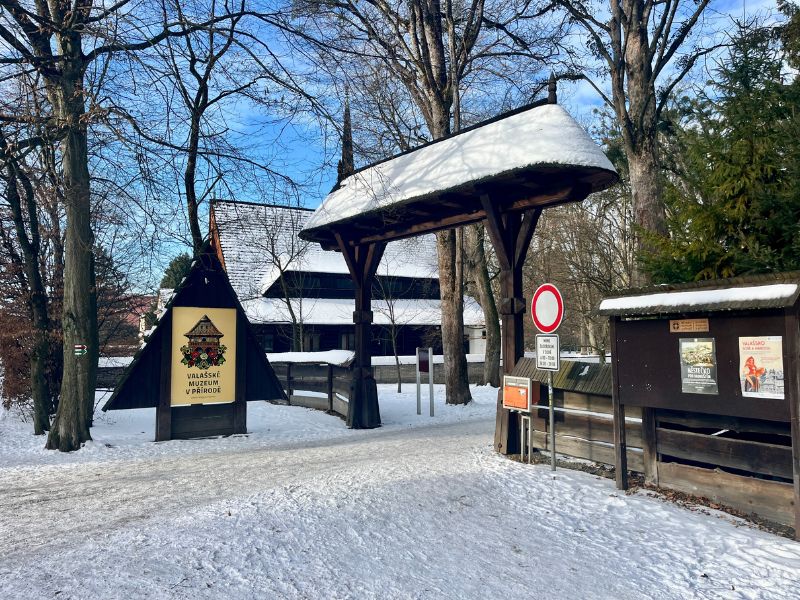 Vstup do Valašské muzeum v přírodě v Rožnově pod Radhoštěm