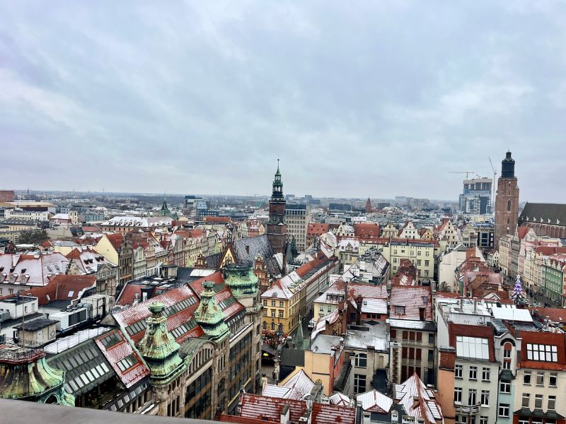 Výhled z vyhlídky kostela sv. Máří Magdalény ve Wroclawi – panorama města z 45 m výšky